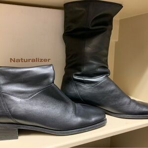 Naturalizer Black Heeled Boots Sleek Leather Design